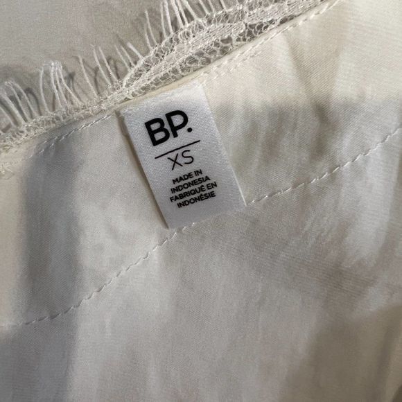 NWT BP Ivory Lace V‎ Neck Camisole (XS) - Picture 6 of 8